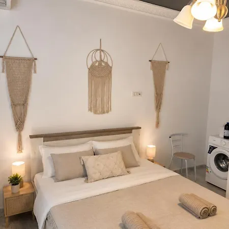 Cozy Boho With Kitchenette & Bath